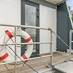 Maxim Jr *